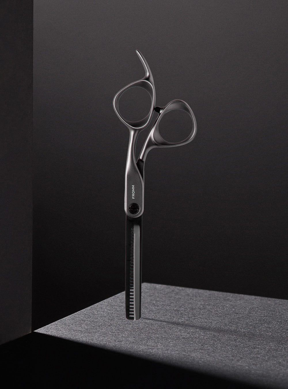 Fromm Invent 5.75” 28 Tooth Hair Thinning Shear